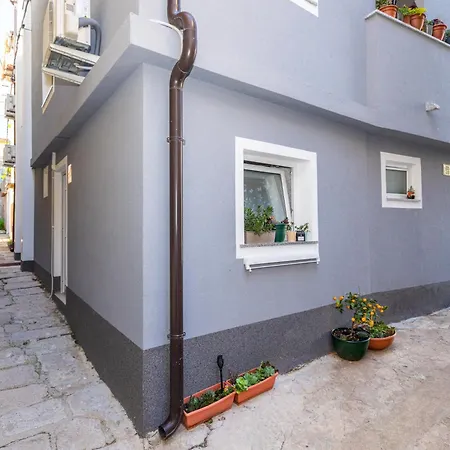 Vida 1floor In The Old Part Of *