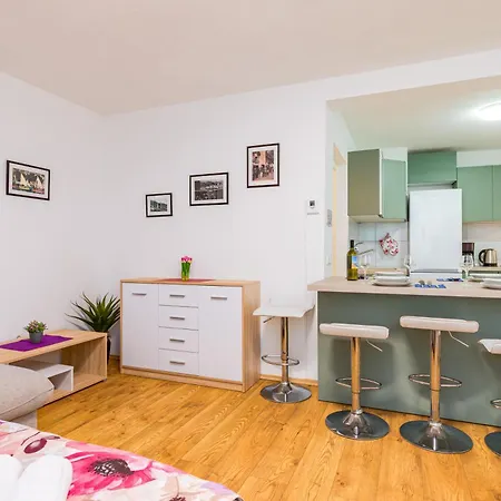 Vida 1floor In The Old Part Of Appartement *