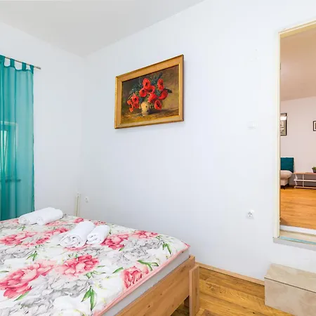 Vida 1floor In The Old Part Of *